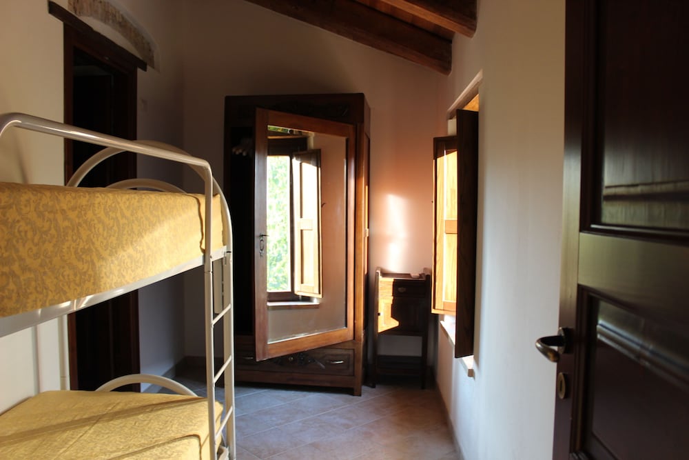Traditional Apartment, 2 Bedrooms, Garden View, Garden Area photo 2