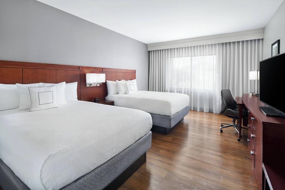 Room, 2 Queen Beds - Photo 1