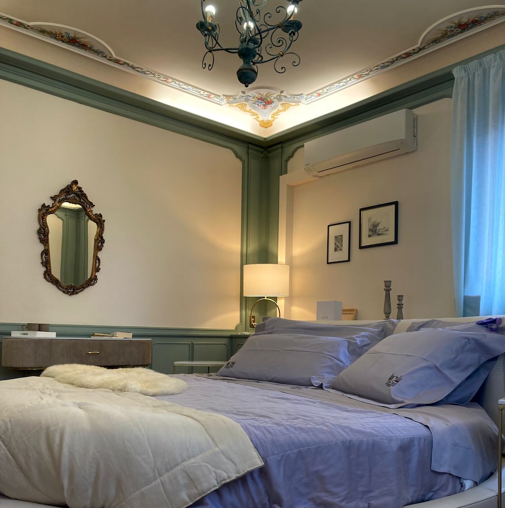 Royal Room photo 2