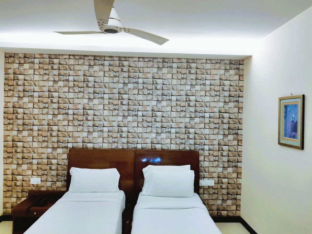 Deluxe Room - Photo 17