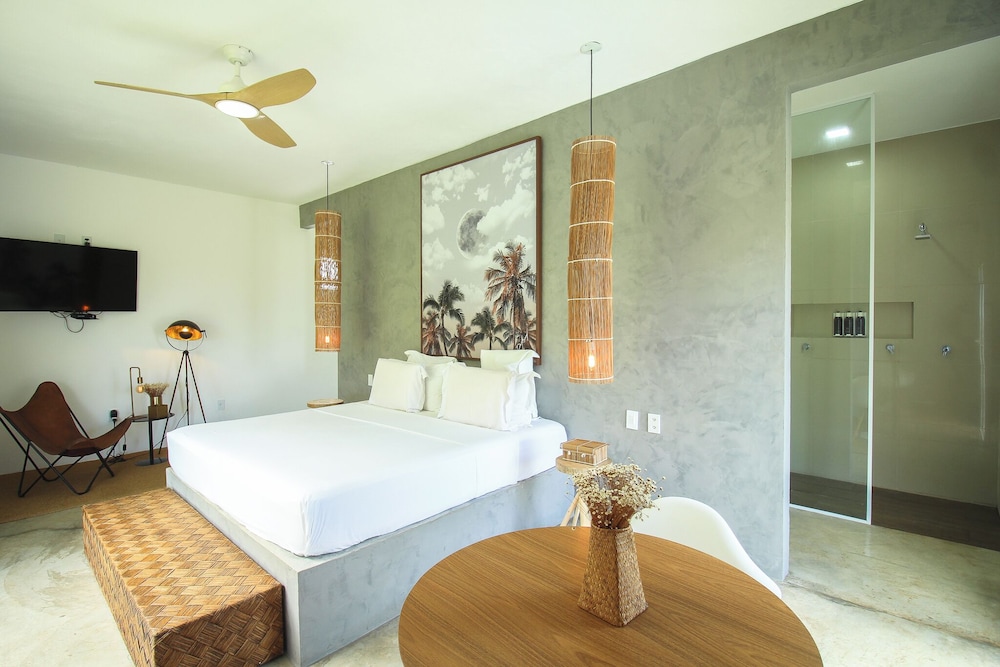 Luxury Suite, 1 King Bed, Sea View, Sea Facing - Photo 1