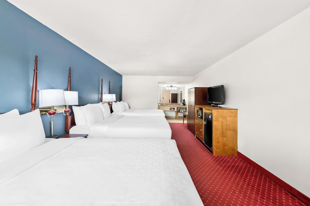 Room, Multiple Beds, Non Smoking - Photo 2