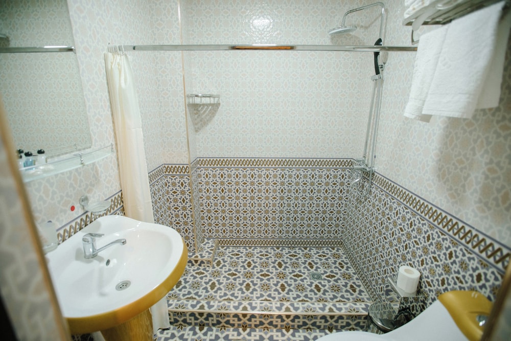 Standard Double Room - Photo 4