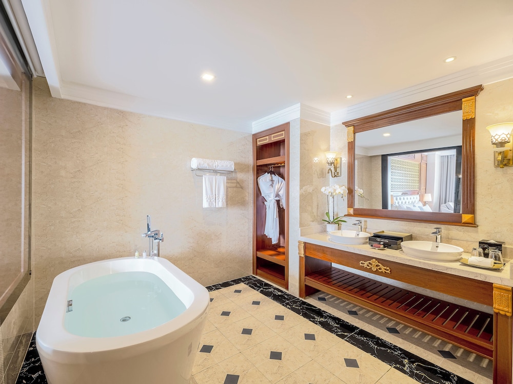 Executive Suite, Oceanfront - Photo 6