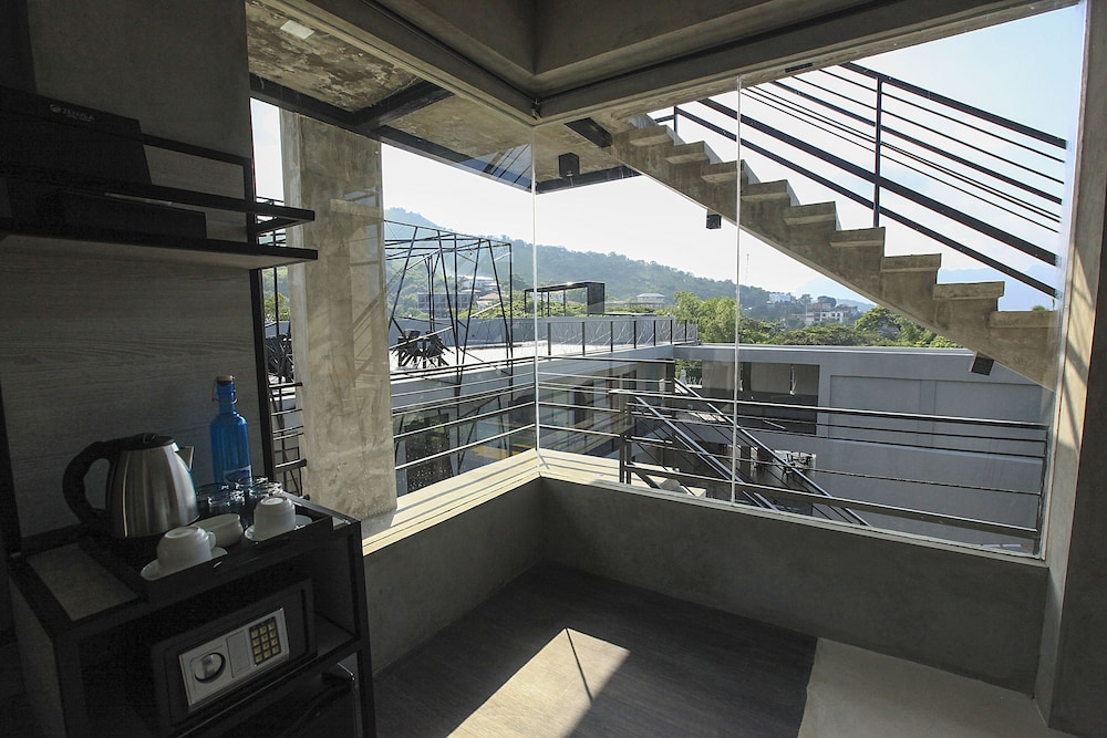 The Ocean View Family Room - Photo 8