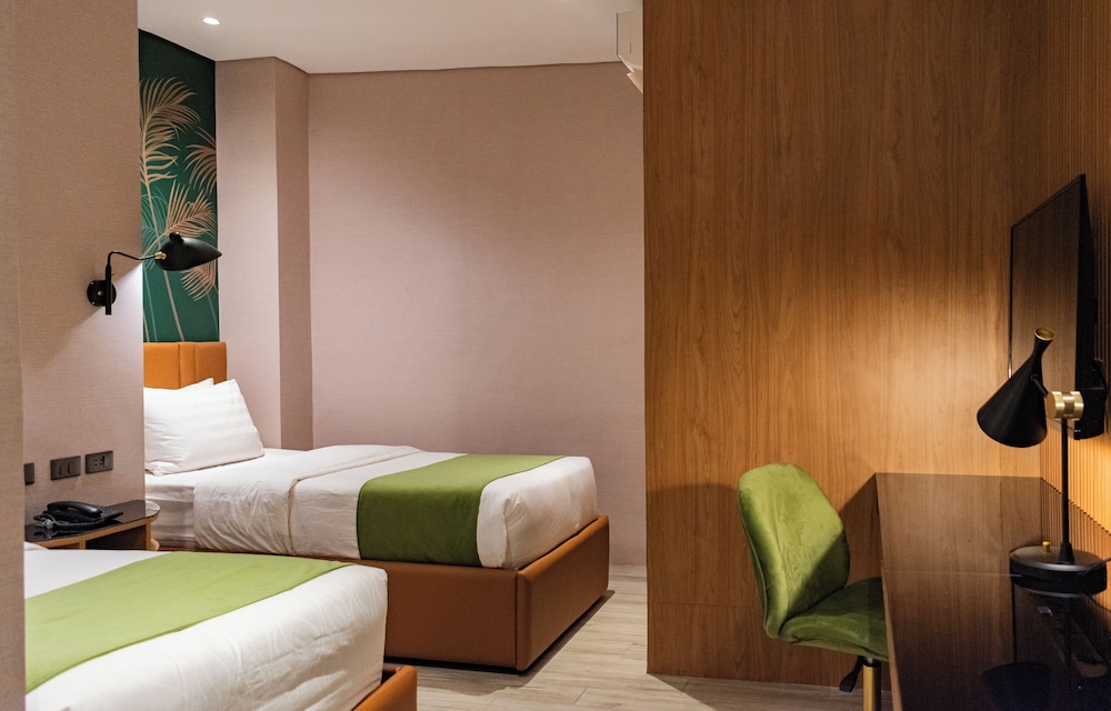 Basic Twin Room, 2 Twin Beds, No Windows photo 1