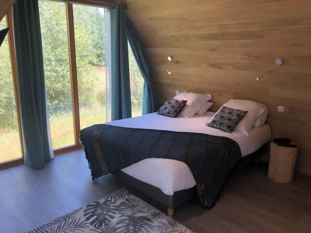 Exclusive Cabin, 1 Queen Bed photo 2