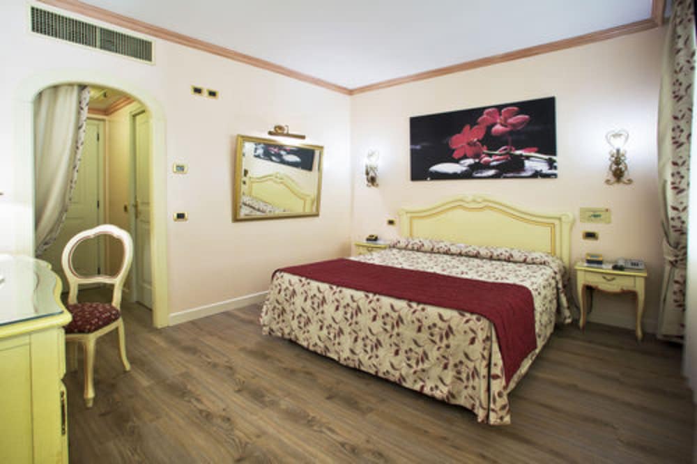 Standard Room (single use) - Photo 3