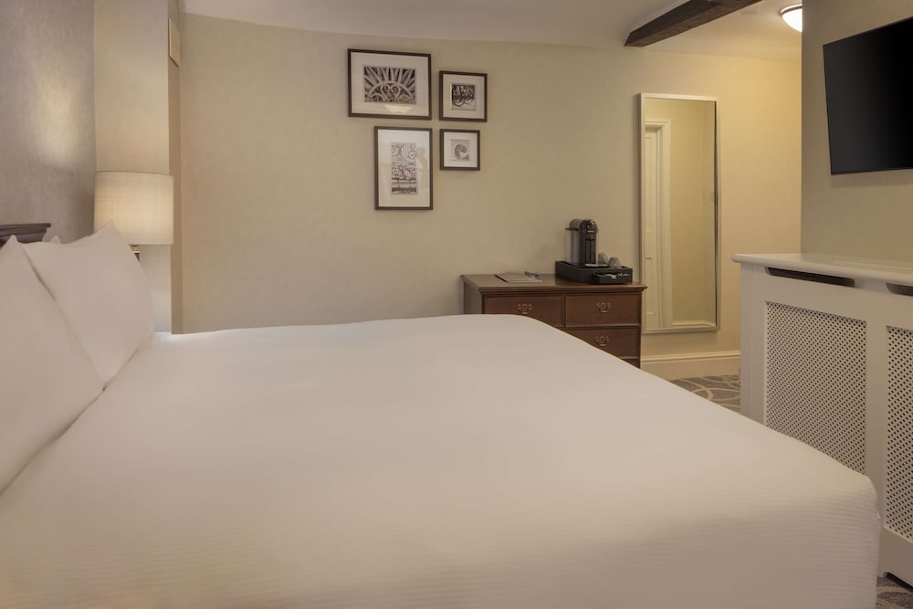 Manor House Guest Room with Air Con - Photo 5