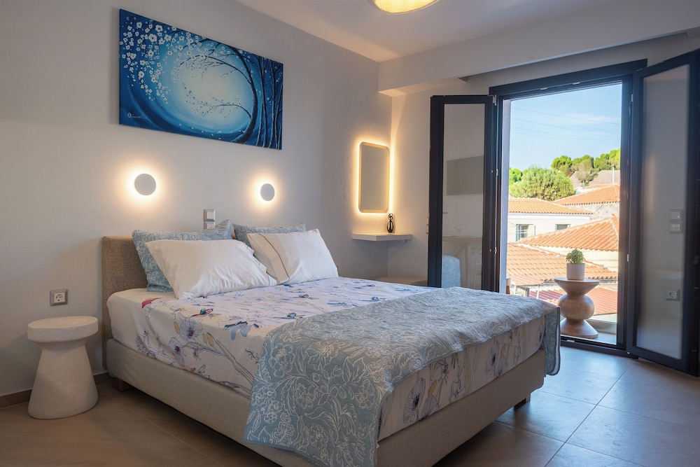 Luxury Room, 1 Queen Bed, Kitchen, Hill View