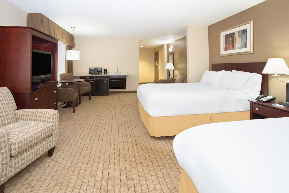 Suite, 2 Queen Beds, Accessible Bathtub (Communications)