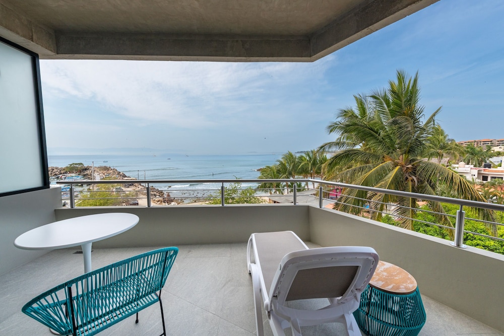 Comfort Condo, 1 Bedroom, Beach View 301 (Pet Friendly)
