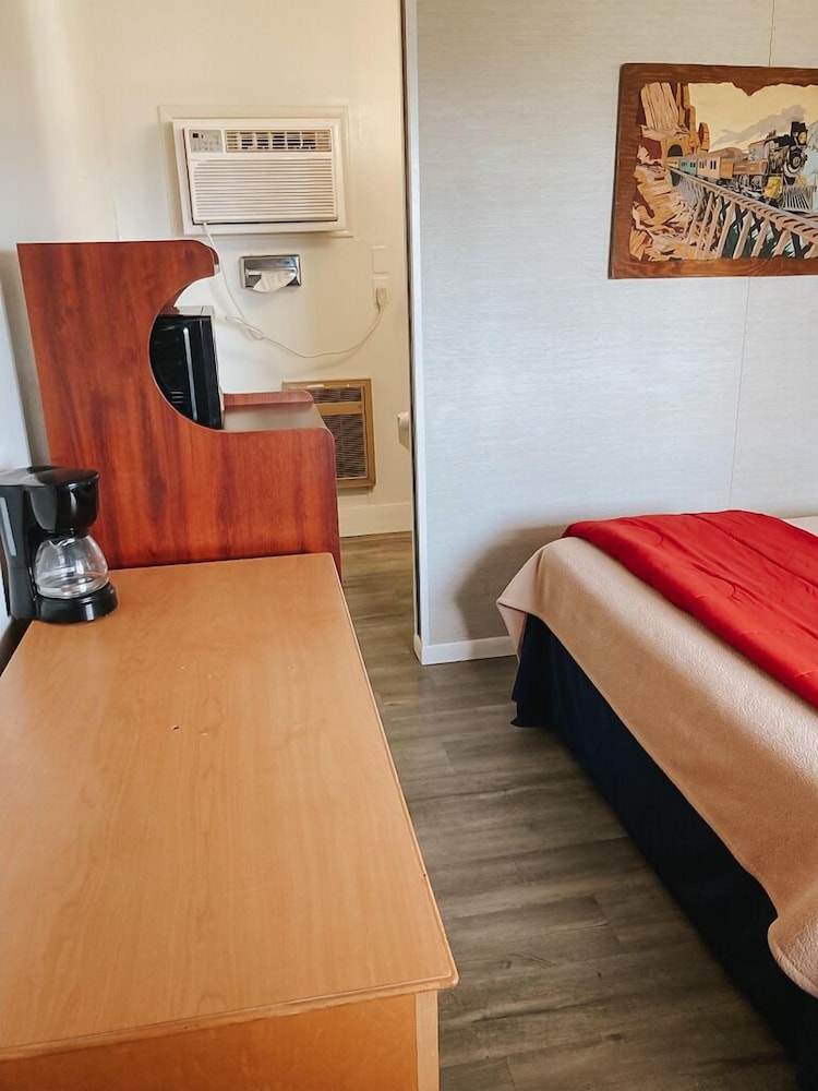 Room, 1 Queen Bed photo 1