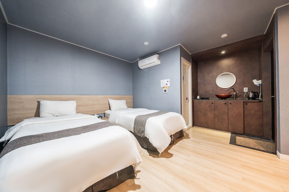 Deluxe Twin Room, City View photo 2