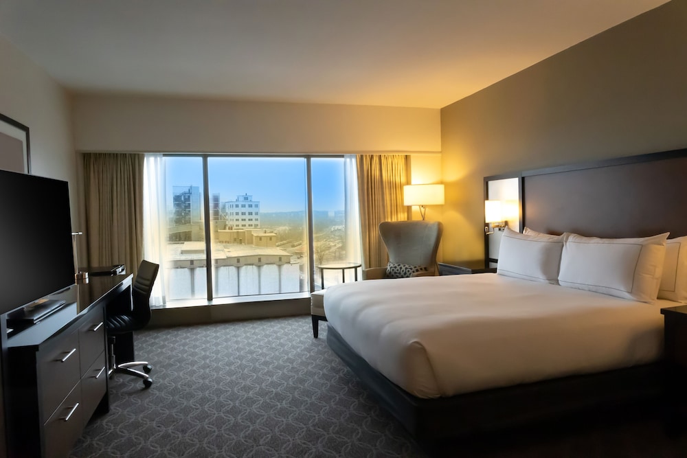 Room, 1 King Bed, Accessible - Photo 3