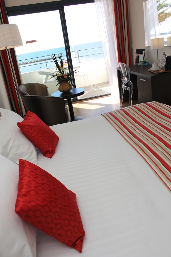 Double Room with Balcony, sea View . Superior floor photo 1