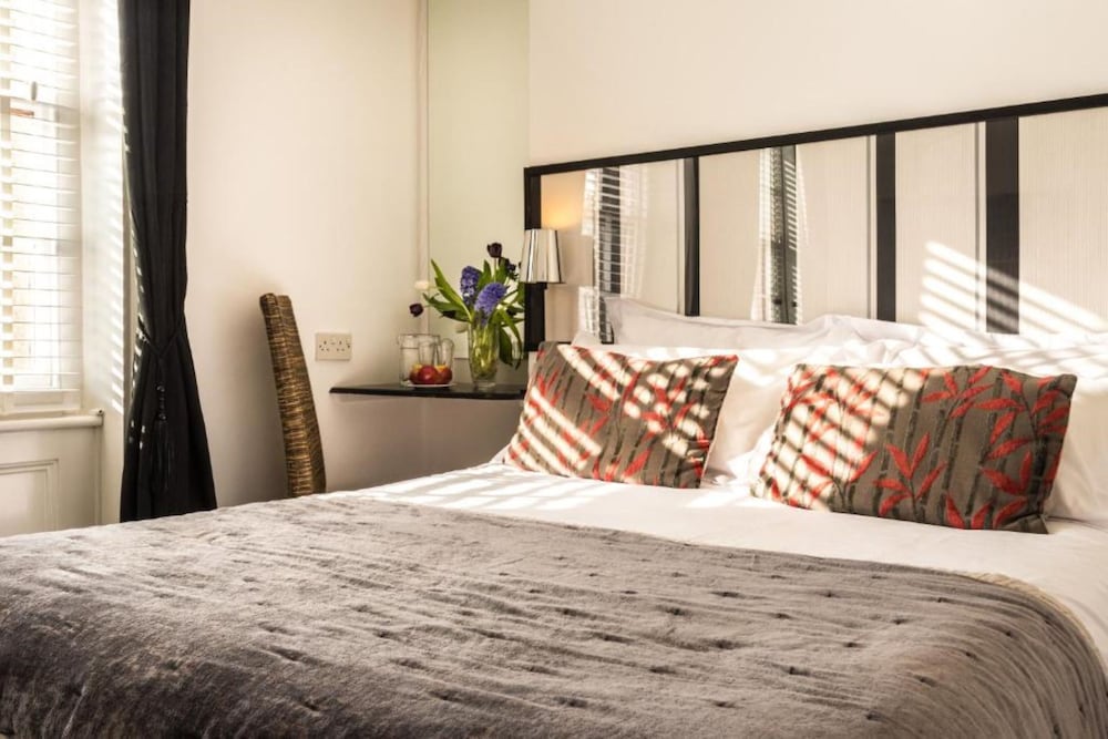 Double Room (Small) photo 1