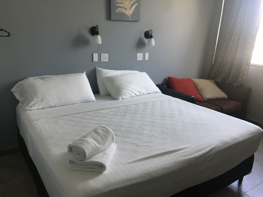 Deluxe Room, 1 King Bed, Private Bathroom