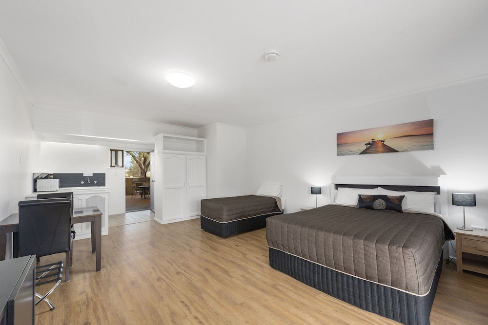 Studio, Multiple Beds, Non Smoking photo 2