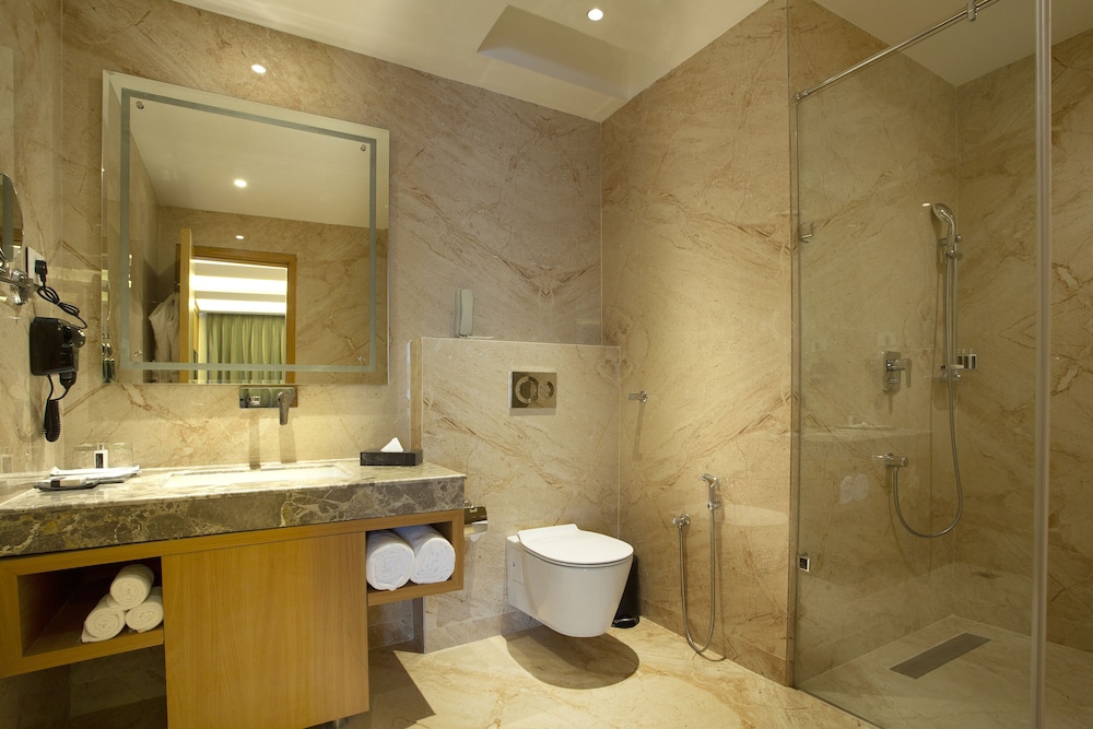 Suite, 1 King Bed, Non Smoking - Photo 2