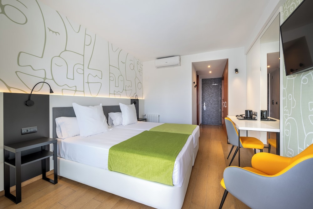 Premium Room, Terrace, Pool View - Photo 1