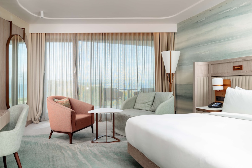 Deluxe Room, 1 King Bed (Side View) - Photo 2