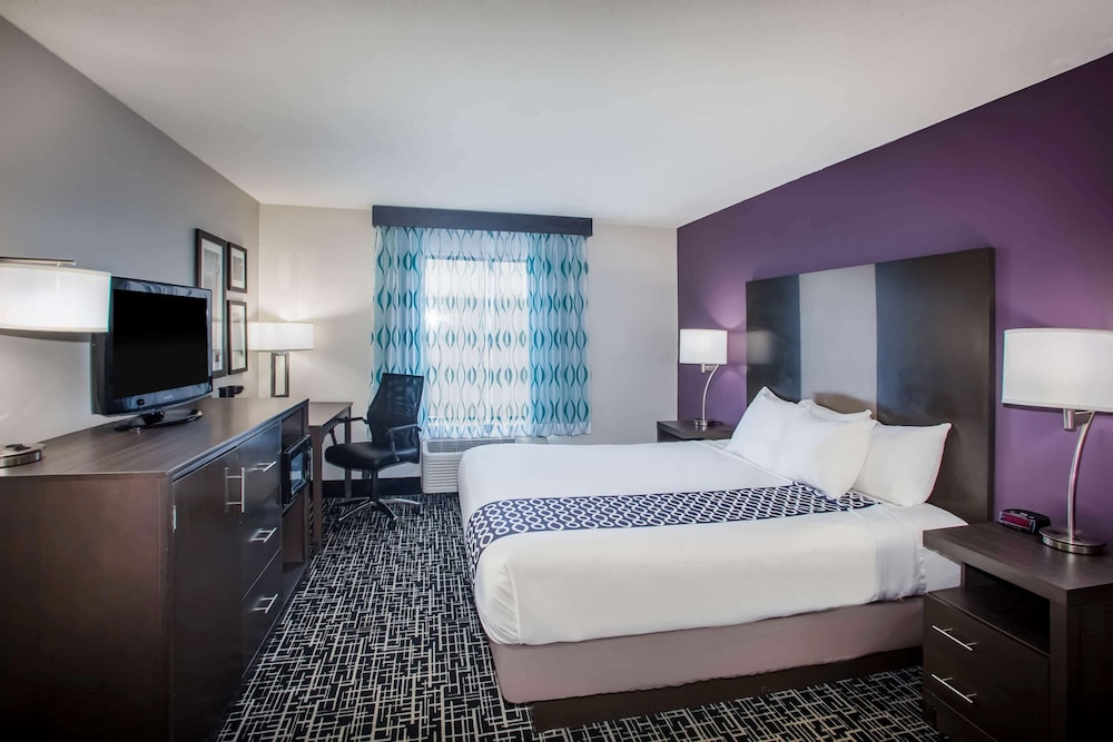 Room, 1 King Bed, Non Smoking - Photo 1