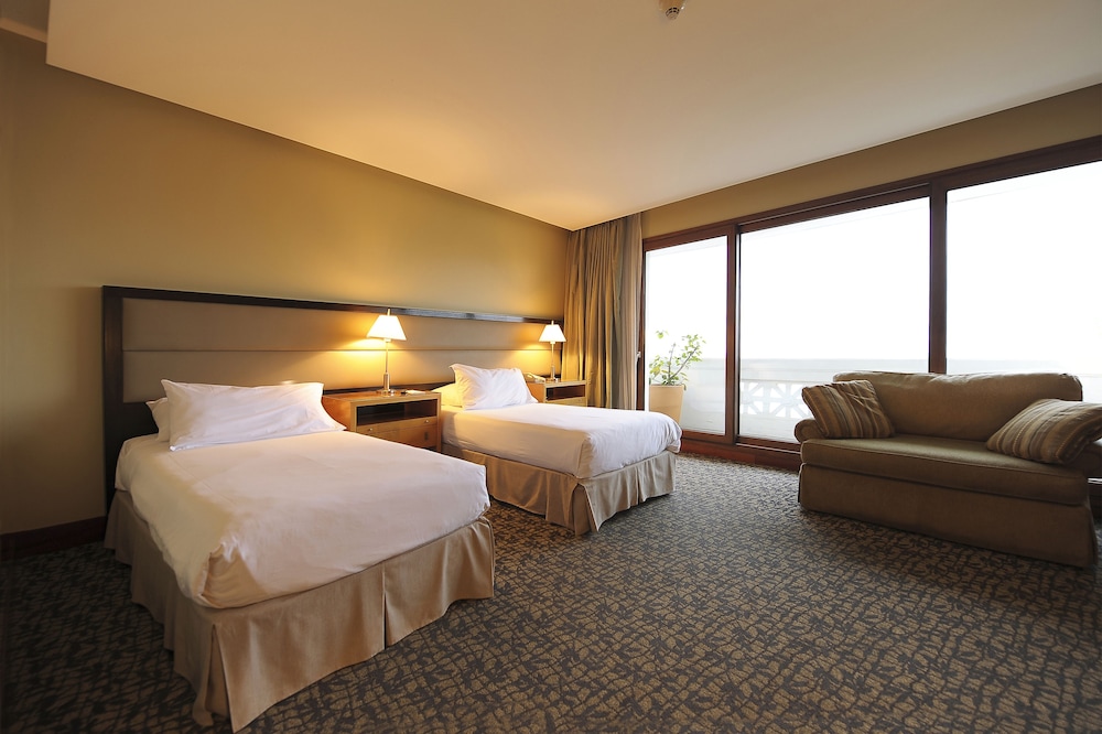 Standard Room, 1 King Bed, Non Smoking photo 2
