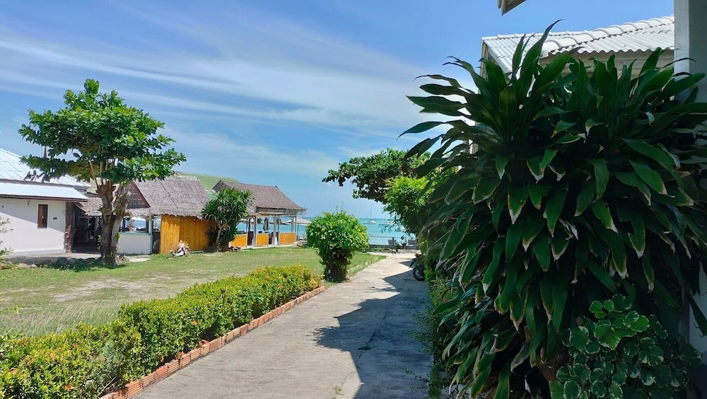 Beachfront Bungalow - Photo 23