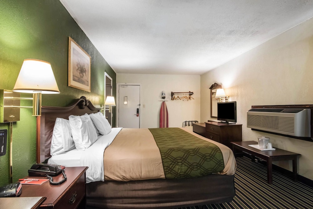 Standard Room, 1 King Bed, Non Smoking - Photo 3