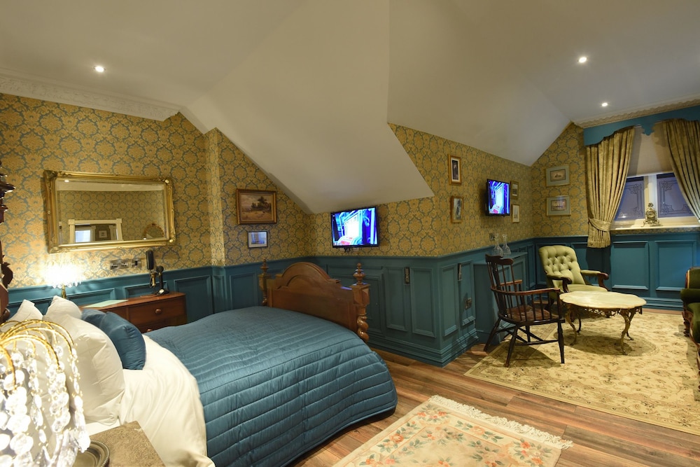 Family Room (1 Double 2 Singles) photo 3