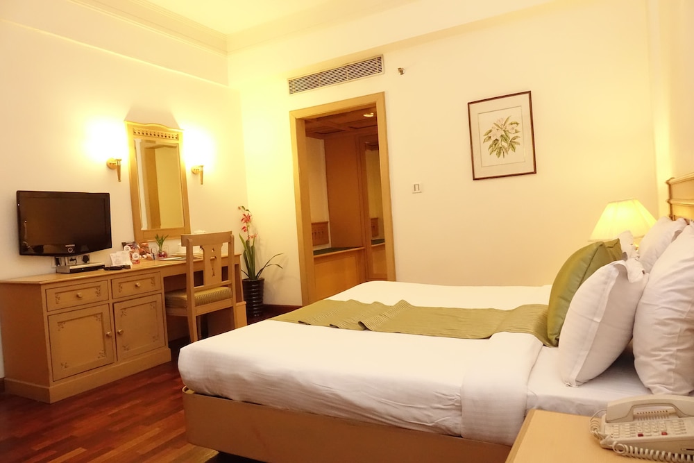 Superior Room, 1 Queen Bed - Photo 6