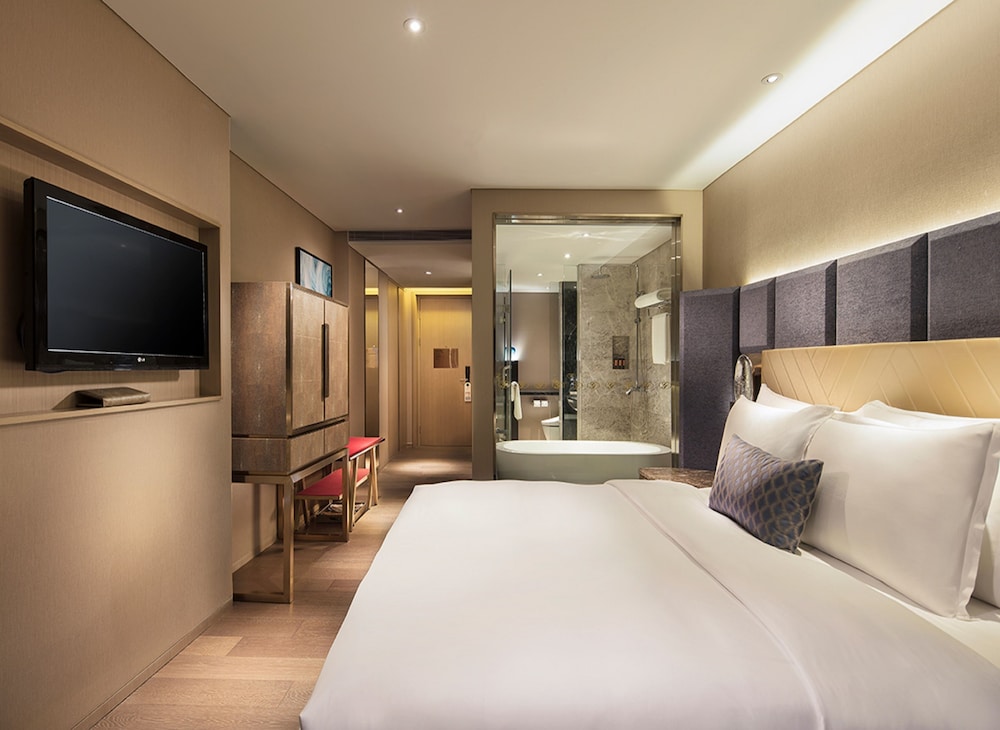 Deluxe Sea View Room With King Size Bed photo 2