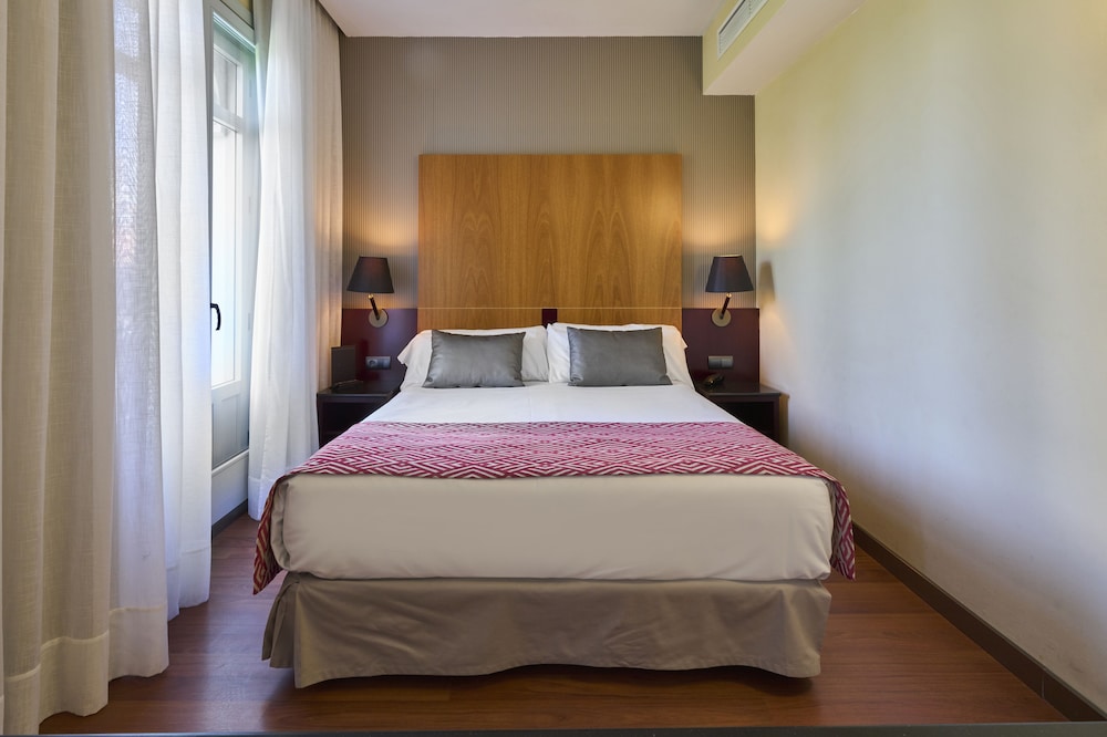 Double Room Single Use - Photo 3