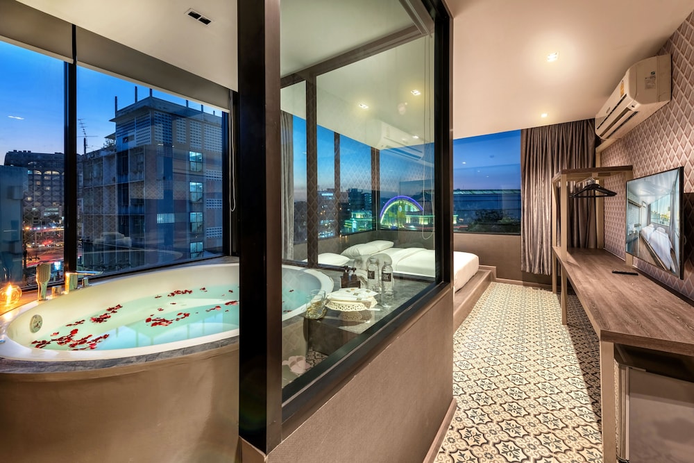 Triple Room with Jacuzzi photo 1