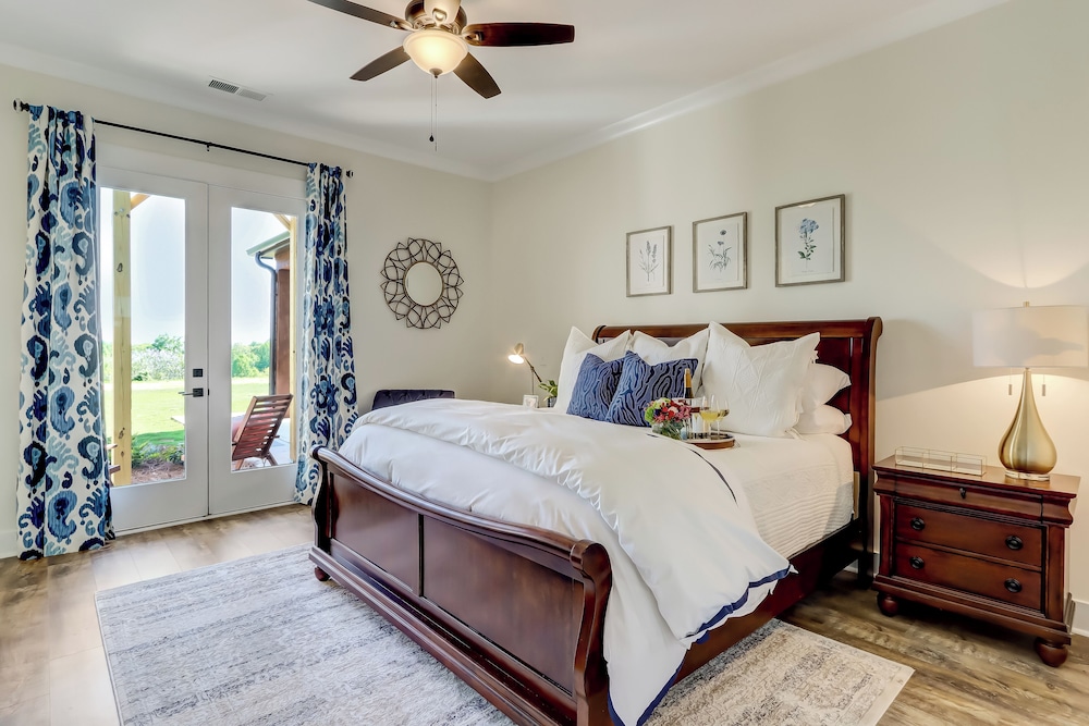 Luxury Room, 1 King Bed, Fireplace