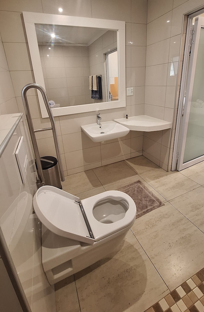 Senior Double Room, 1 Bedroom, Mobility Accessible photo 3