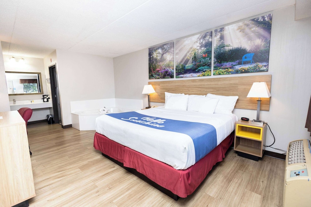 Studio Suite, 1 King Bed, Non Smoking - Photo 4