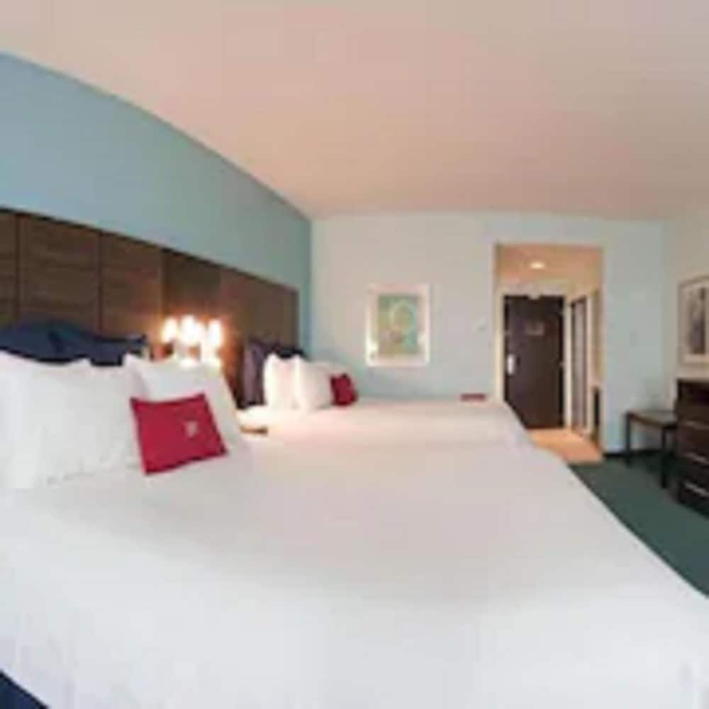 Standard Room, Multiple Beds - Photo 3