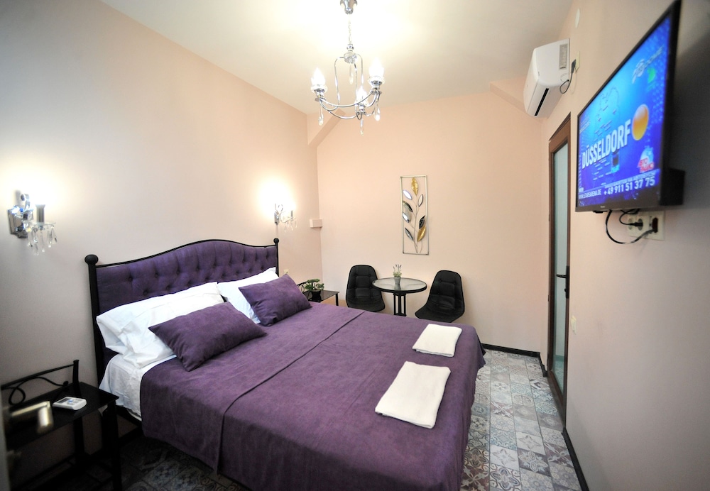 Economy Double Room, 1 Queen Bed photo 1