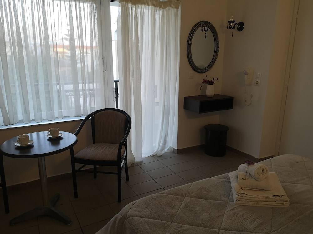 Room, 2 Bedrooms, Garden View