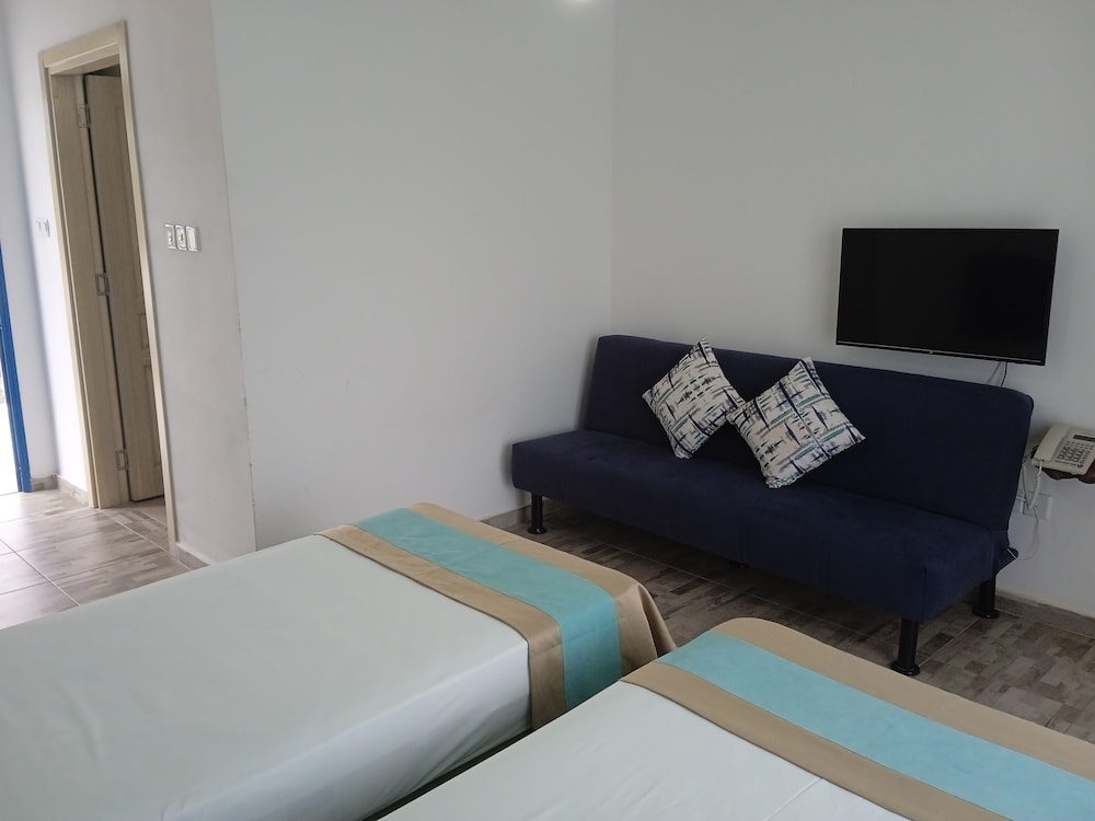 Basic Twin Room, Balcony, Garden View