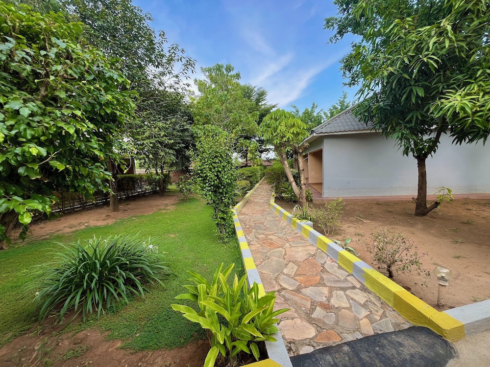 Deluxe Room, Garden View photo 3