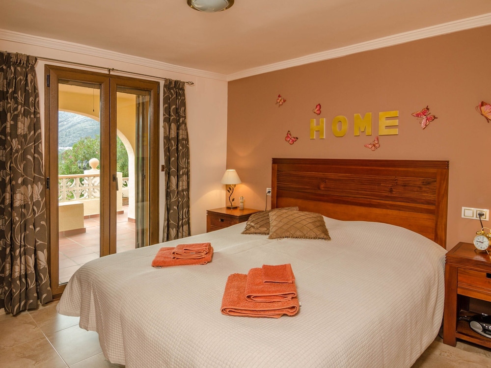 Villa photo 3