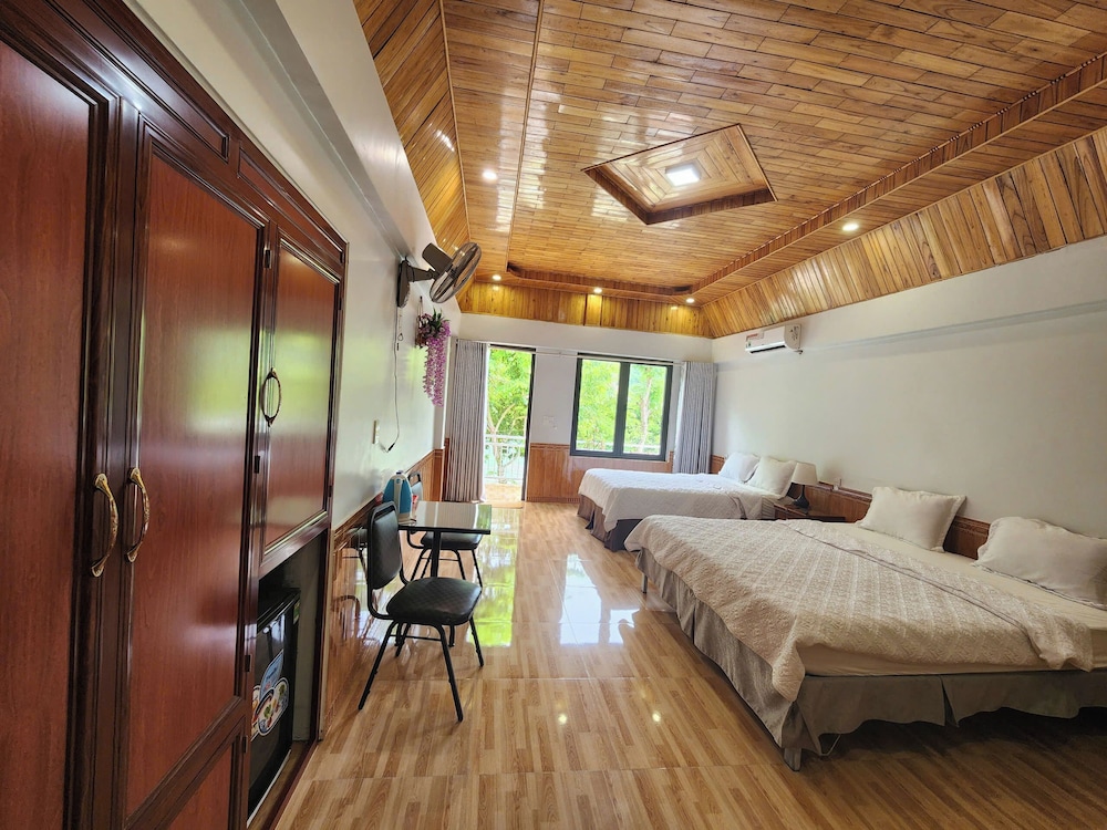 Quadruple Room, Lake View photo 3