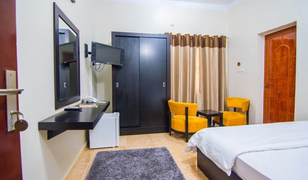 Basic Double Room, 1 Bedroom, Non Smoking photo 2