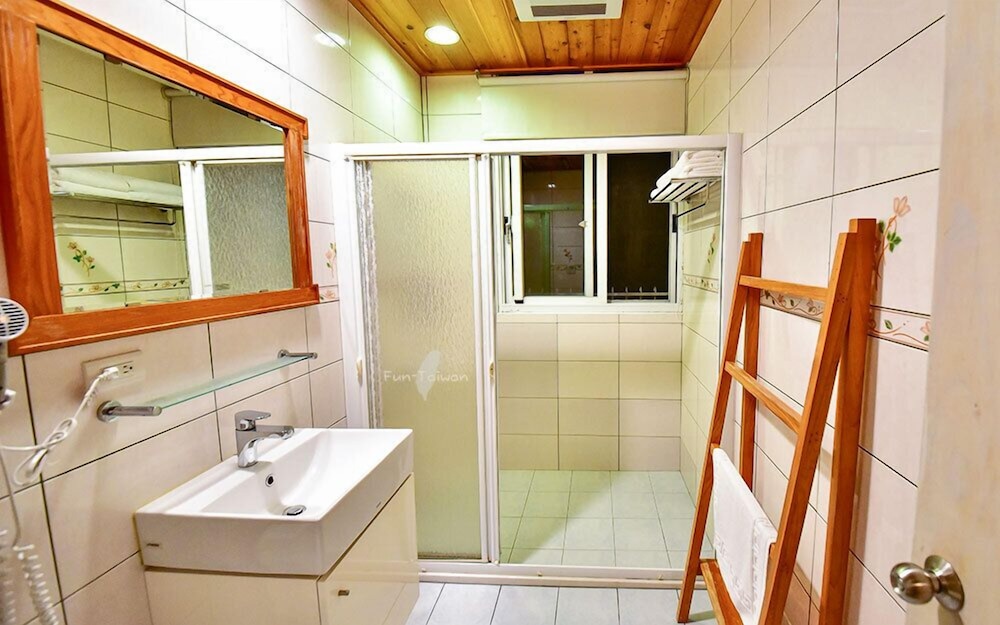 Family Studio, 2 Bedrooms, Non Smoking, Mountain View (302) photo 2