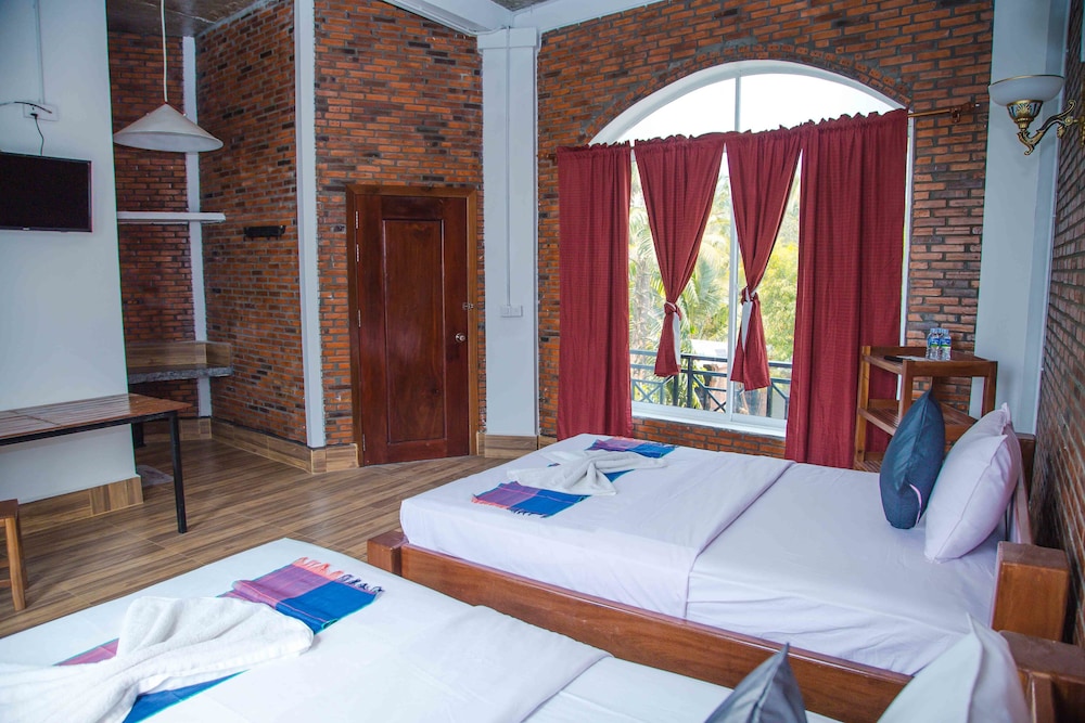 Pool View Room photo 1