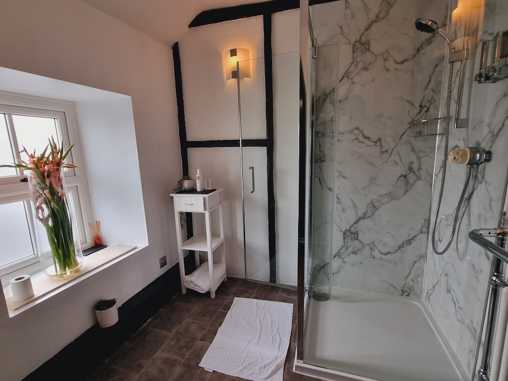 Double Room (Four Poster Bed, Room 6) photo 2