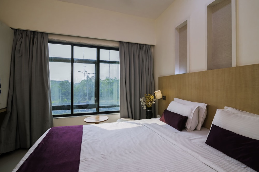 Executive room with a cause - Photo 4